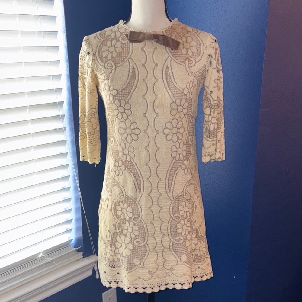 Vintage 1960s/70s Westway Juniors Cream Lace Mini Dress – Long Sleeves – Brown V